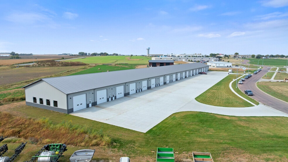 1301-1337 SE John Deere Cir, Madison, SD for sale - Building Photo - Image 3 of 9