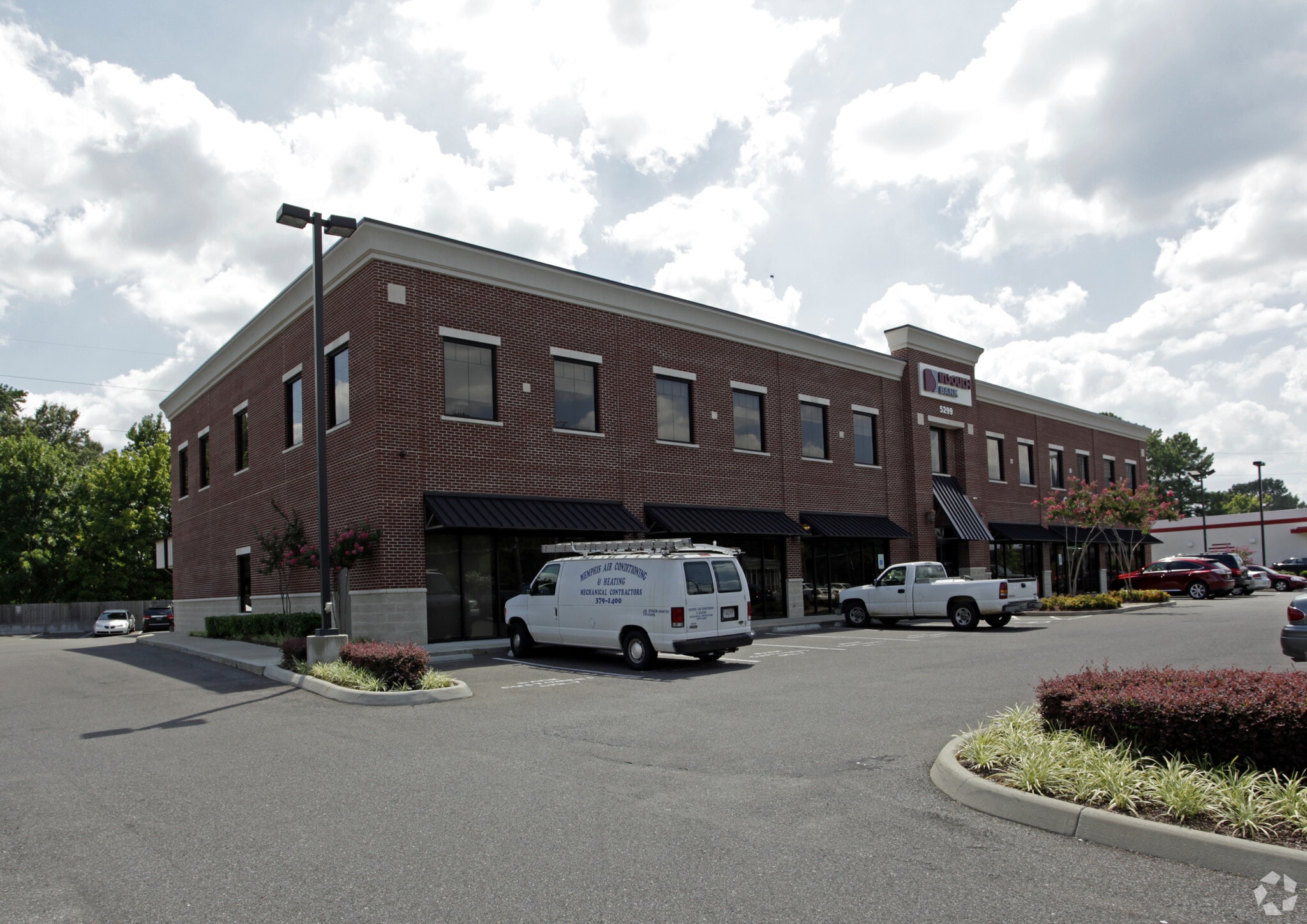 5299 Poplar Ave, Memphis, TN for lease Primary Photo- Image 1 of 10