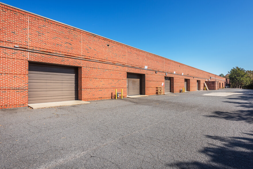 10100 Park Cedar Dr, Charlotte, NC for lease - Building Photo - Image 1 of 12