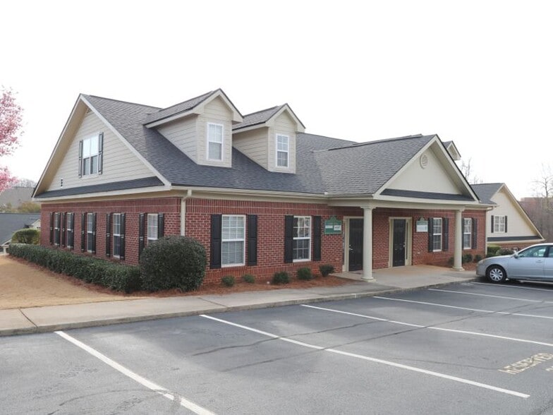 221-223 Adley Way, Greenville, SC for lease - Primary Photo - Image 1 of 8