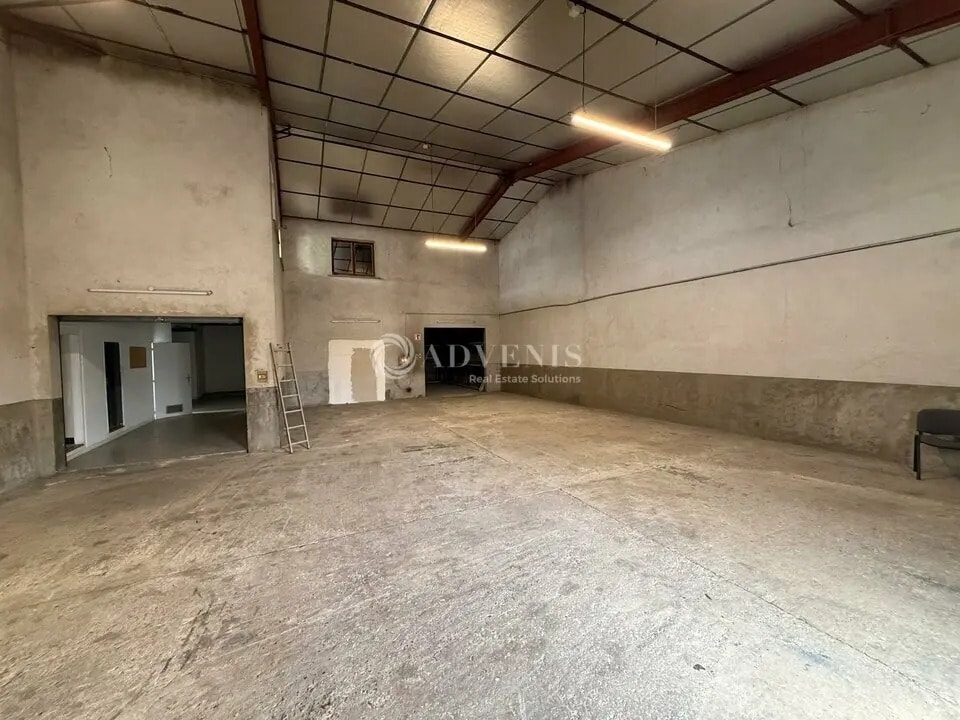 Flex in INDRE for lease Interior Photo- Image 1 of 6