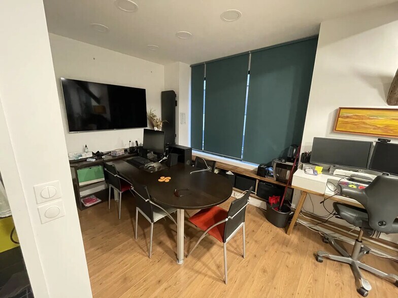 5 Passage Driancourt, Paris for lease - Interior Photo - Image 2 of 3