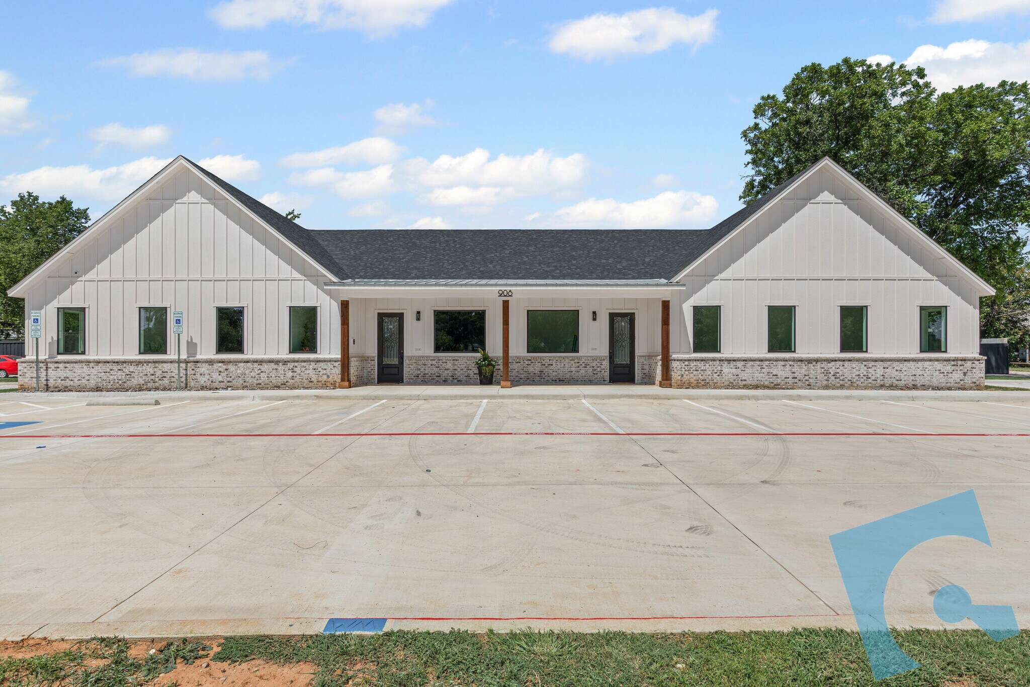 908 Cresthaven Dr, Euless, TX for lease Primary Photo- Image 1 of 12