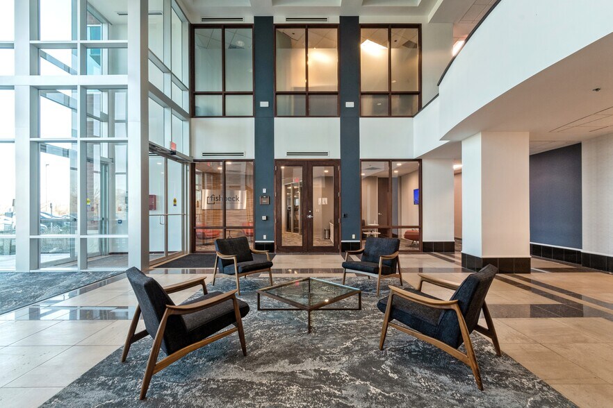 8470 Allison Pointe Blvd, Indianapolis, IN for sale - Interior Photo - Image 2 of 12