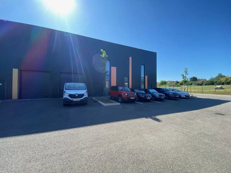 Flex in Villefontaine for sale - Building Photo - Image 3 of 6