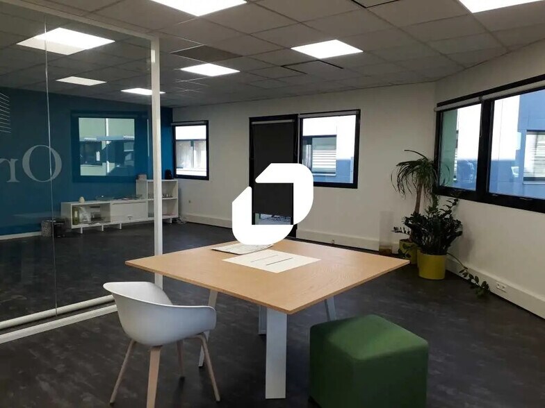 Office in Canéjan for lease - Interior Photo - Image 3 of 14