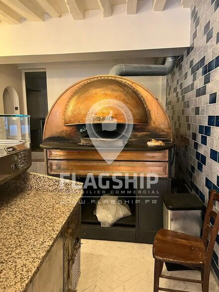 Retail in Paris for lease - Building Photo - Image 3 of 7