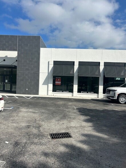 9775 S Dixie Hwy, Miami, FL for lease - Building Photo - Image 2 of 11