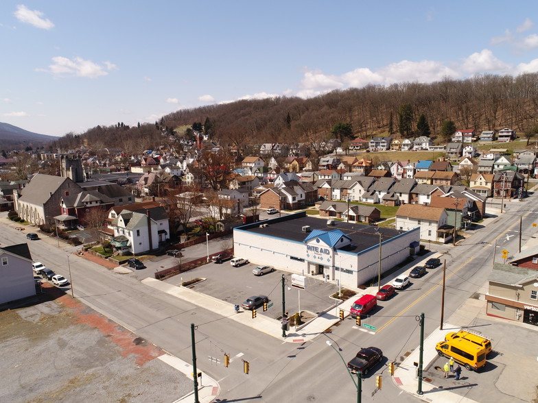 1365 Logan Ave, Tyrone, PA for sale - Primary Photo - Image 1 of 1