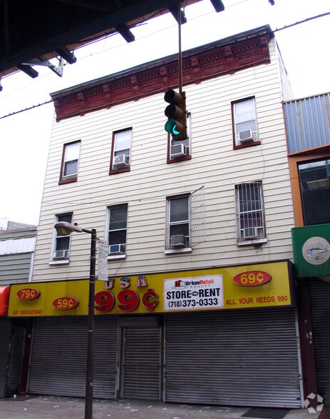 681 Broadway, Brooklyn, NY for lease - Building Photo - Image 3 of 6