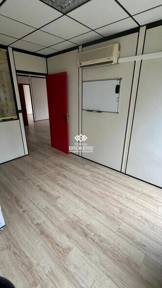 Office in Saint-Martin-le-Vinoux for sale - Interior Photo - Image 3 of 14