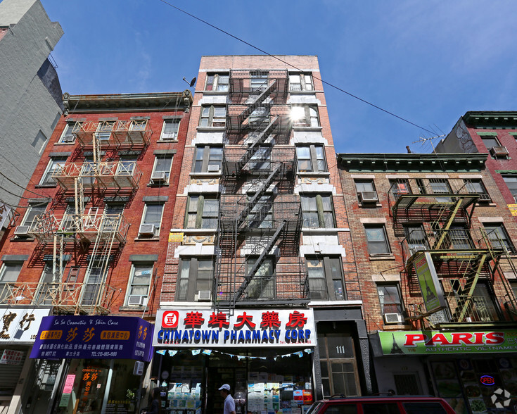 111 Mott St, New York, NY for lease - Building Photo - Image 2 of 8