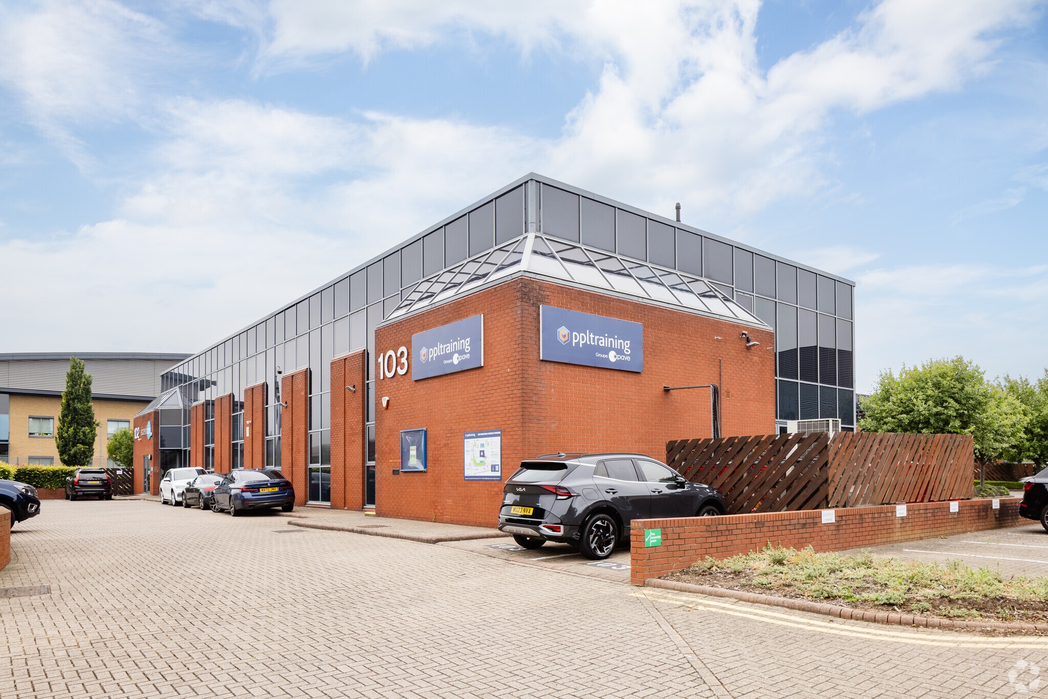 102-103 Buckingham Ave, Slough for sale Primary Photo- Image 1 of 1