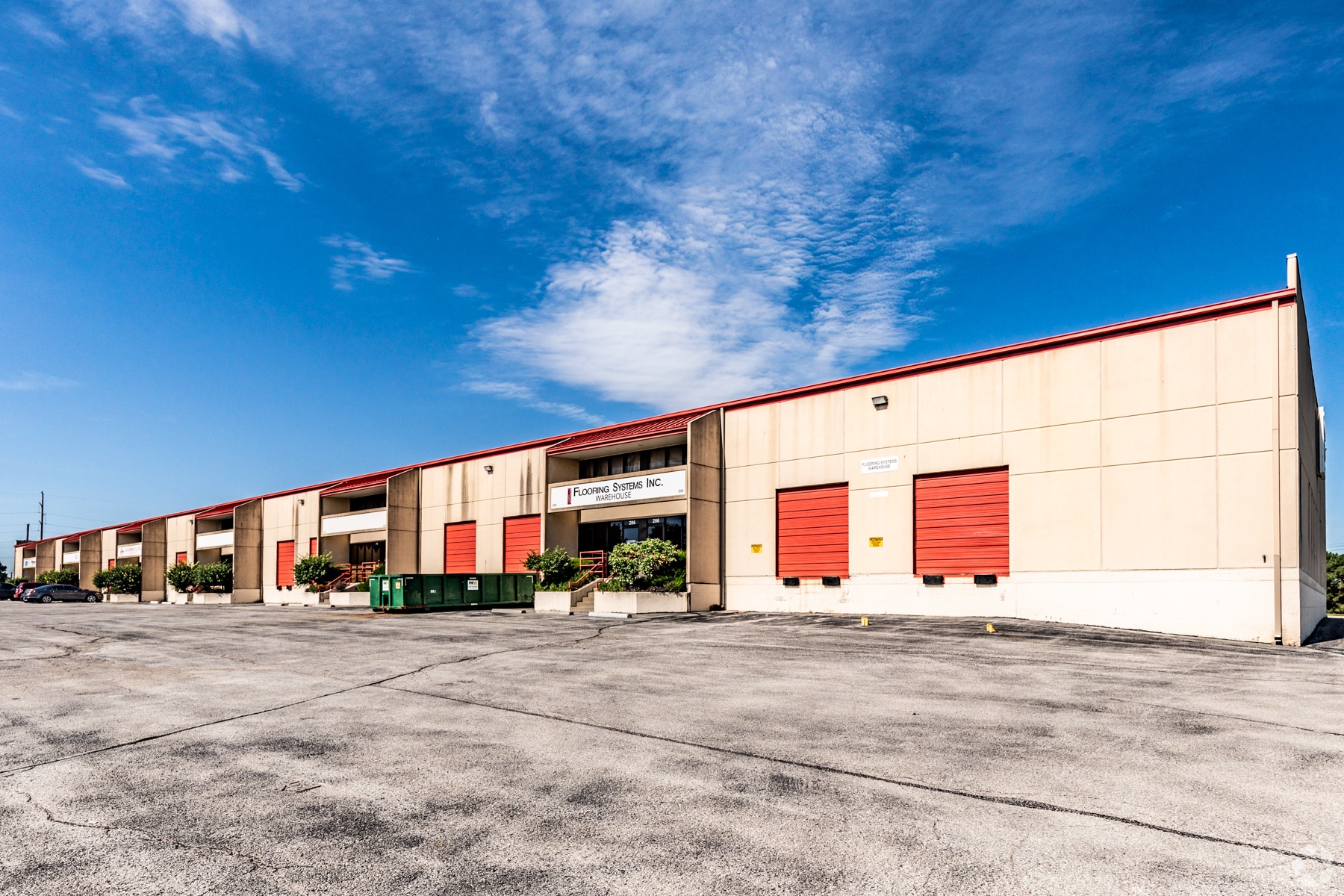 200-246 NW Plaza Dr, Riverside, MO for lease Building Photo- Image 1 of 6