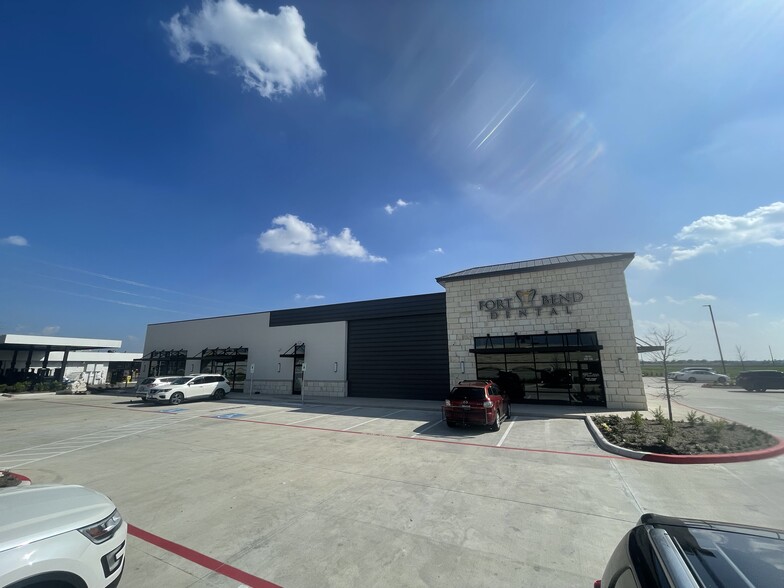 28151 Southwest Fwy, Rosenberg, TX for lease - Building Photo - Image 1 of 7