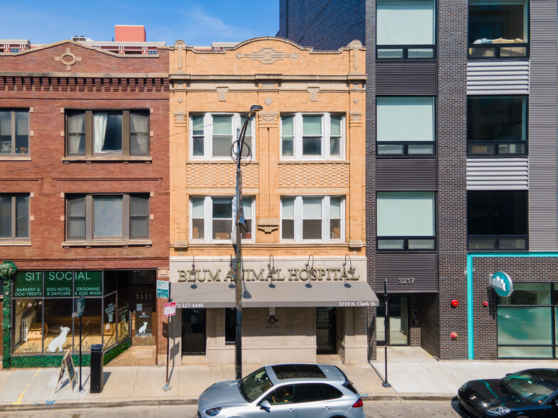 3219 N Clark St, Chicago, IL for sale - Building Photo - Image 1 of 8