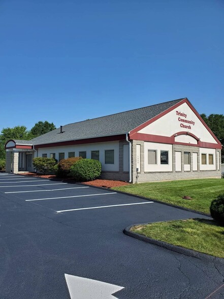 1350 Triad Center Dr, Saint Peters, MO for sale - Building Photo - Image 1 of 17