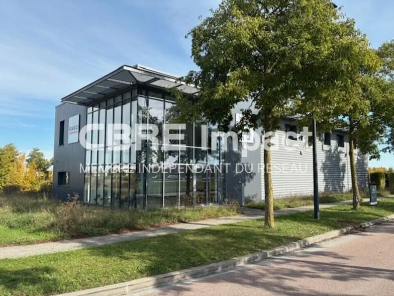 Flex in Sainte-Savine for lease - Building Photo - Image 1 of 12