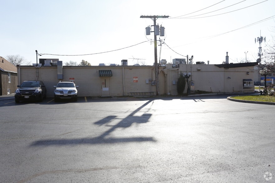 440 Ogden Ave, Downers Grove, IL for sale - Building Photo - Image 3 of 11