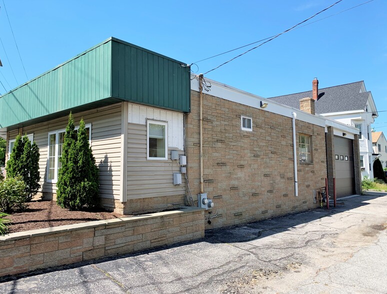 68-72 Gansett Ave, Cranston, RI for sale - Building Photo - Image 3 of 17