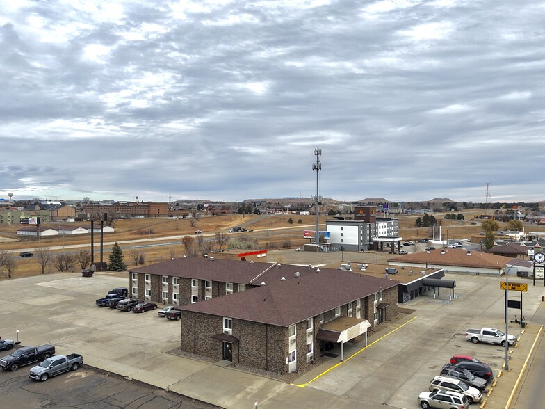 642 12th St W, Dickinson, ND for sale - Building Photo - Image 2 of 7