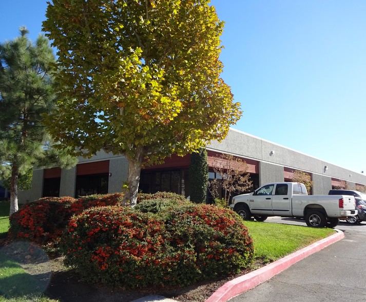 25030-25040 Avenue Tibbitts, Valencia, CA for lease - Building Photo - Image 1 of 5