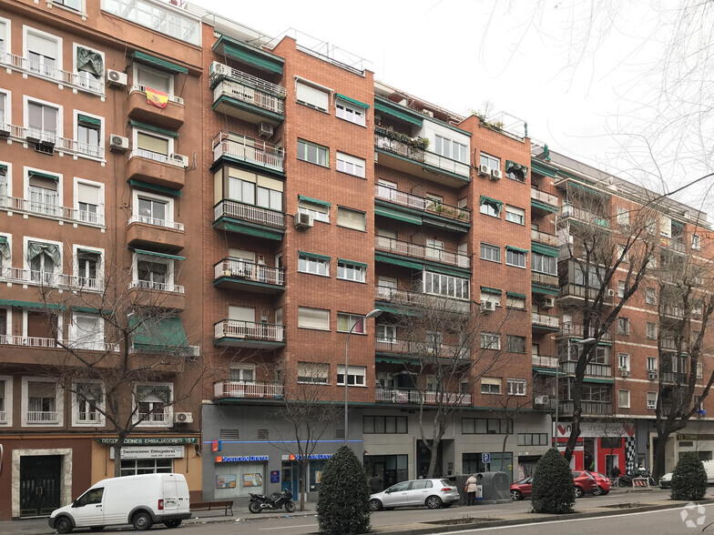 Multifamily in Madrid, Madrid for sale - Primary Photo - Image 1 of 2