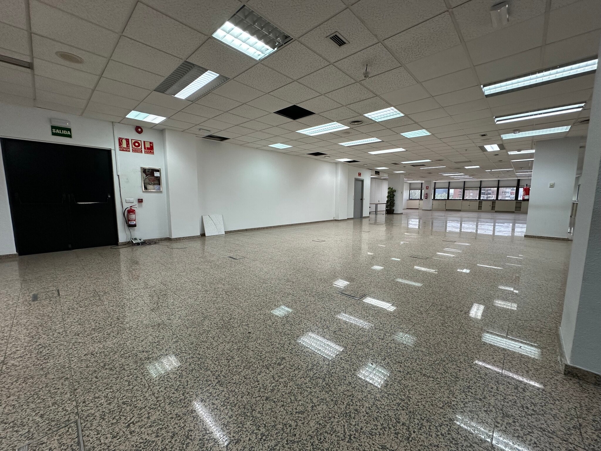 Calle de Manuel Tovar, 43, Madrid, Madrid for lease Interior Photo- Image 1 of 13