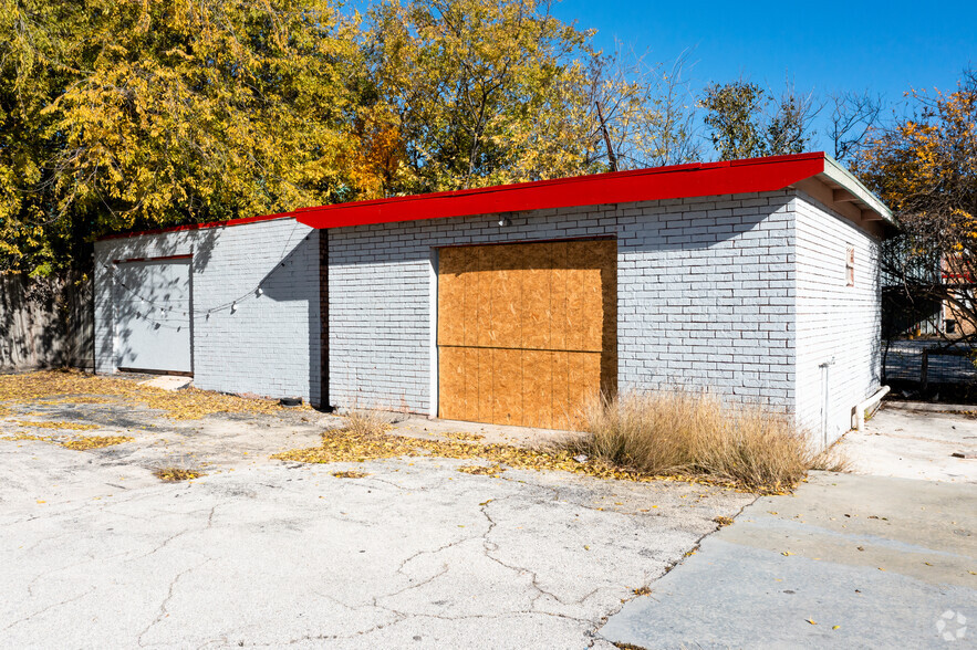 3210 Broadway St, San Antonio, TX for lease - Building Photo - Image 3 of 8