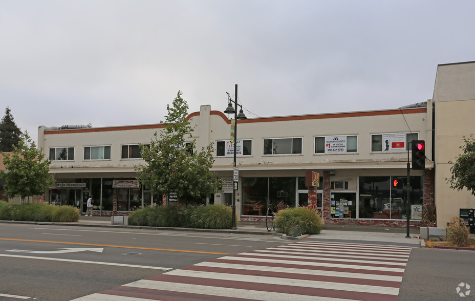 3121-3161 Castro Valley Blvd, Castro Valley, CA for lease - Primary Photo - Image 1 of 3