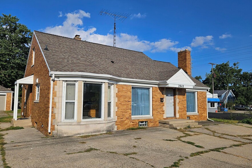 2945 S Division Ave, Grand Rapids, MI for sale - Building Photo - Image 1 of 6