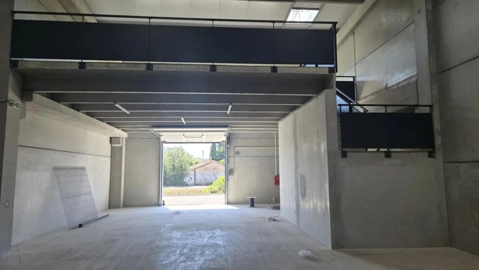 Industrial in Cuers for lease - Building Photo - Image 2 of 7