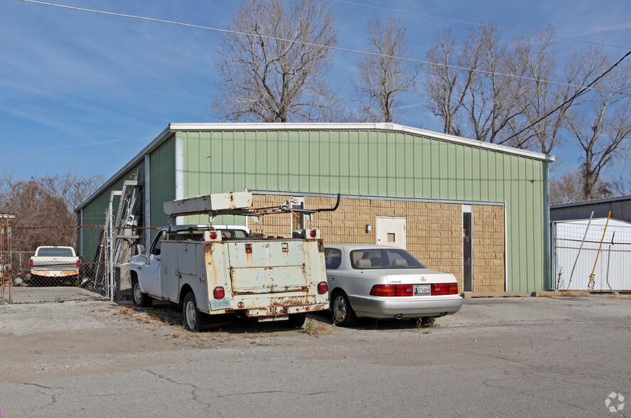 4315 E Pine Pl, Tulsa, OK for lease - Building Photo - Image 2 of 4