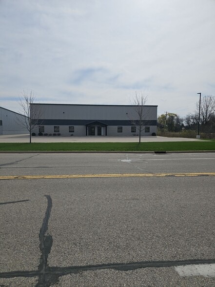 1898 Technology Dr, Appleton, WI for lease - Building Photo - Image 1 of 11
