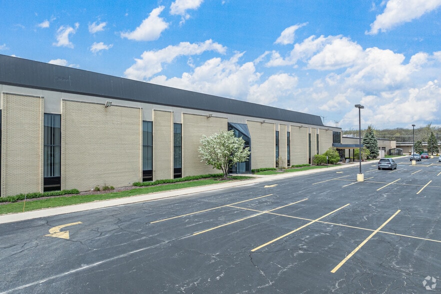 2300 Warrenville Rd, Downers Grove, IL for sale - Primary Photo - Image 1 of 1