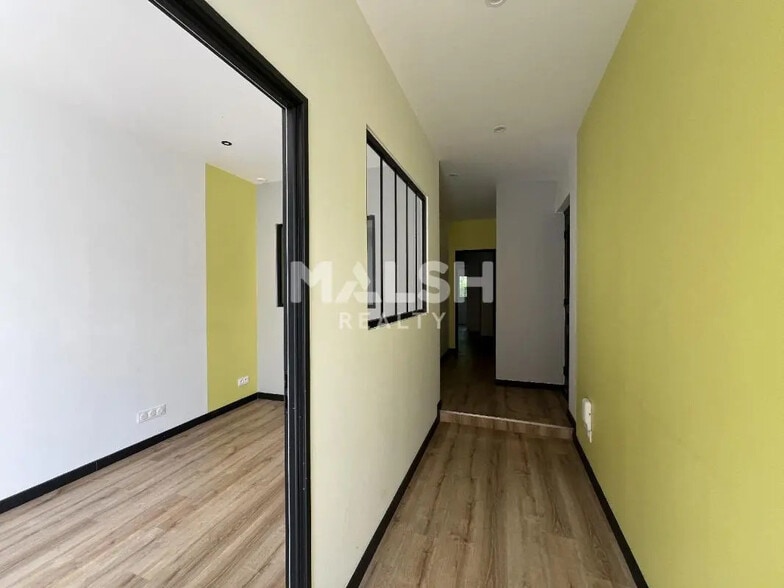 Retail in Villeurbanne for lease - Interior Photo - Image 2 of 7