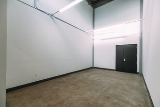 2744 E 11th St, Oakland, CA for lease Interior Photo- Image 2 of 7
