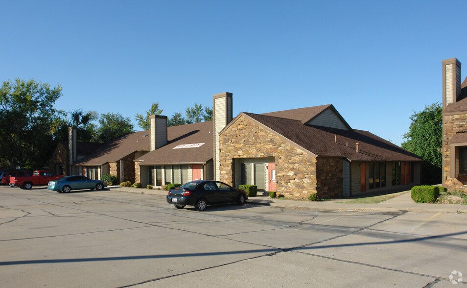 2326 S Rd, Tulsa, OK 74129 Office for Lease
