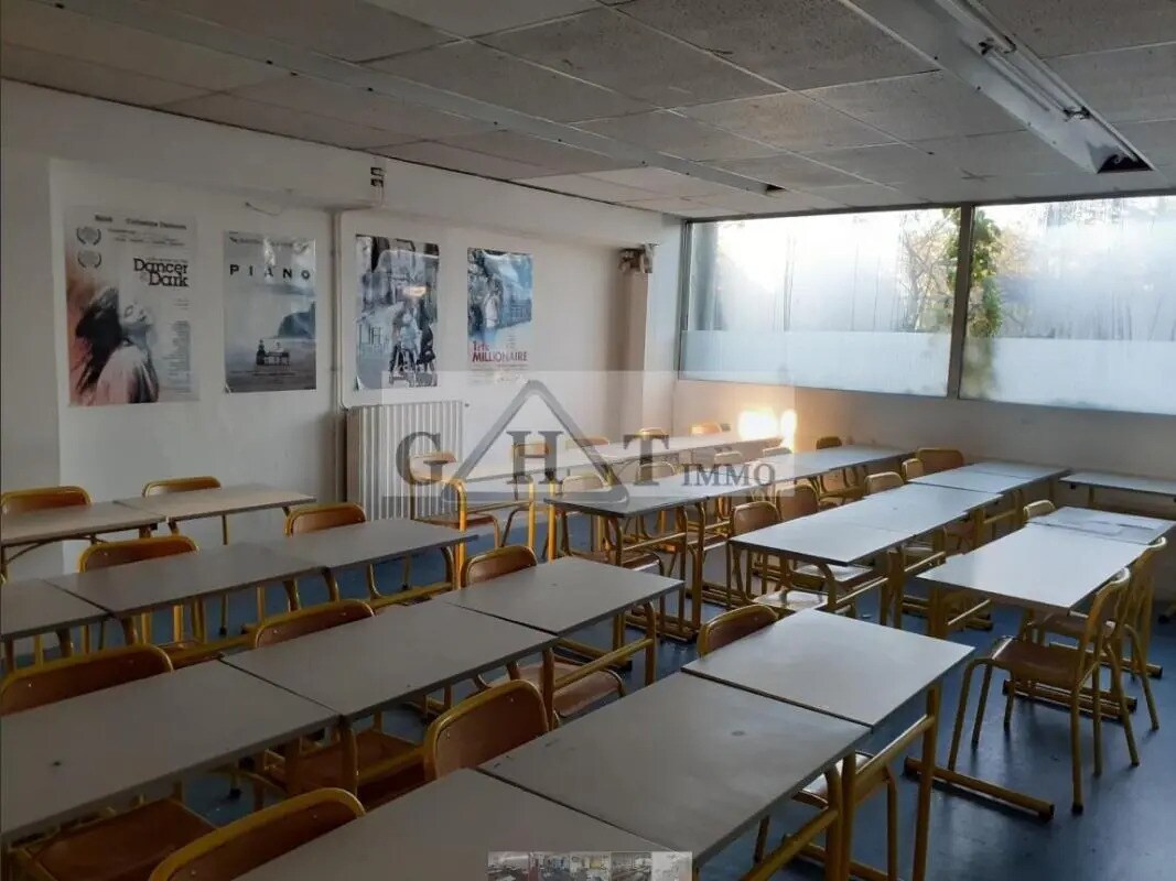 Office in Ablon-sur-Seine for lease Building Photo- Image 1 of 5