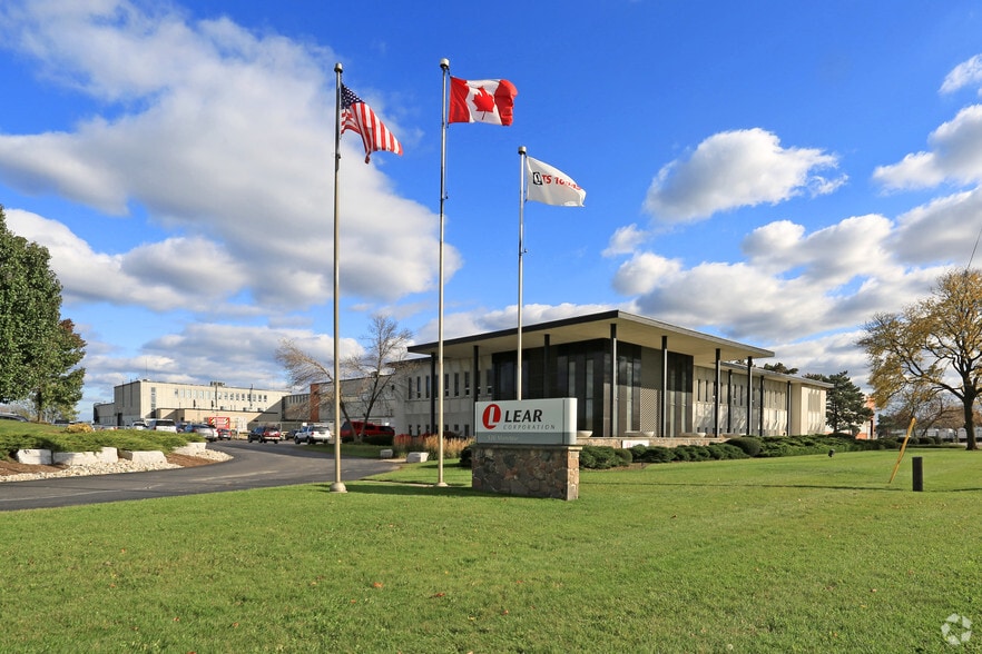 530 Manitou Dr, Kitchener, ON for sale - Primary Photo - Image 1 of 1