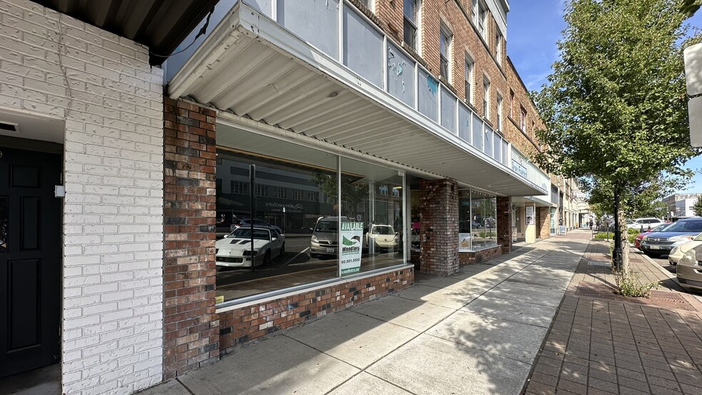 1221 Commerce Ave, Longview, WA for lease - Building Photo - Image 1 of 7