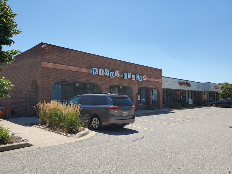 2203-2241 W Schaumburg Rd, Schaumburg, IL for lease - Building Photo - Image 2 of 14