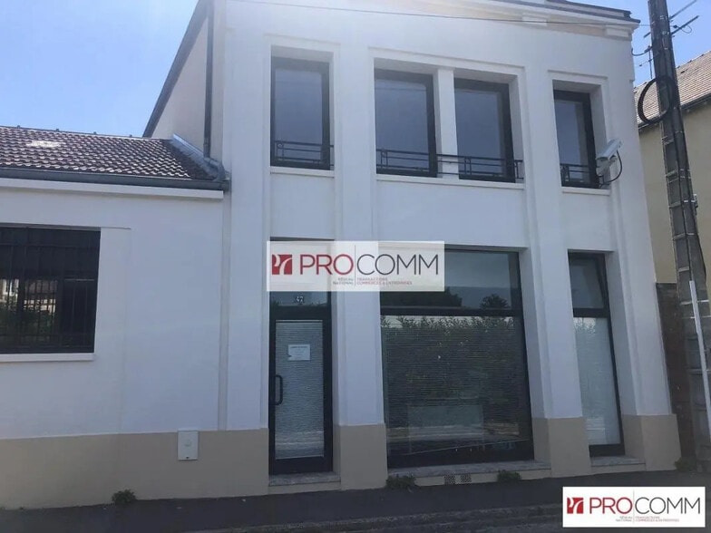 Office in Chartres for lease - Building Photo - Image 2 of 12