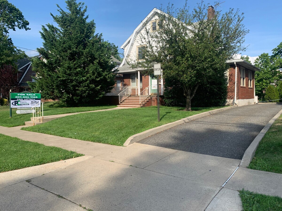 38 Summit Ave, Hackensack, NJ 07601