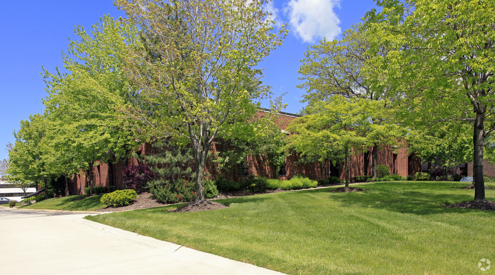 23875 Commerce Park, Beachwood, OH for lease - Primary Photo - Image 1 of 4