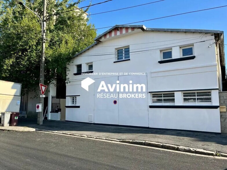 Flex in Chelles for sale - Building Photo - Image 1 of 5