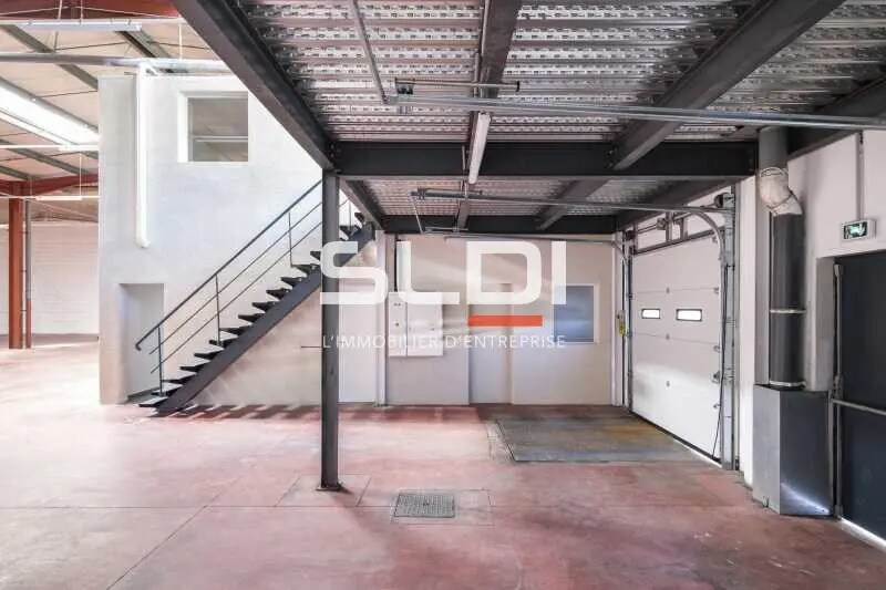 Office in Corbas for lease - Interior Photo - Image 2 of 16