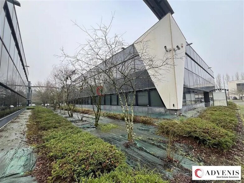 Office in Mérignac for lease - Building Photo - Image 2 of 12