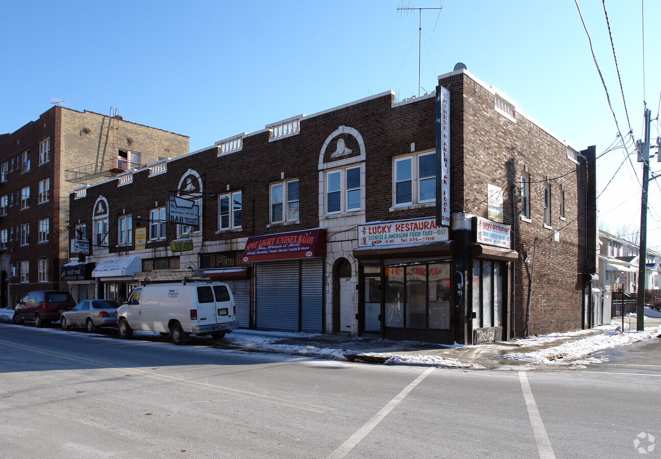 895 18th Ave, Newark, NJ 07106