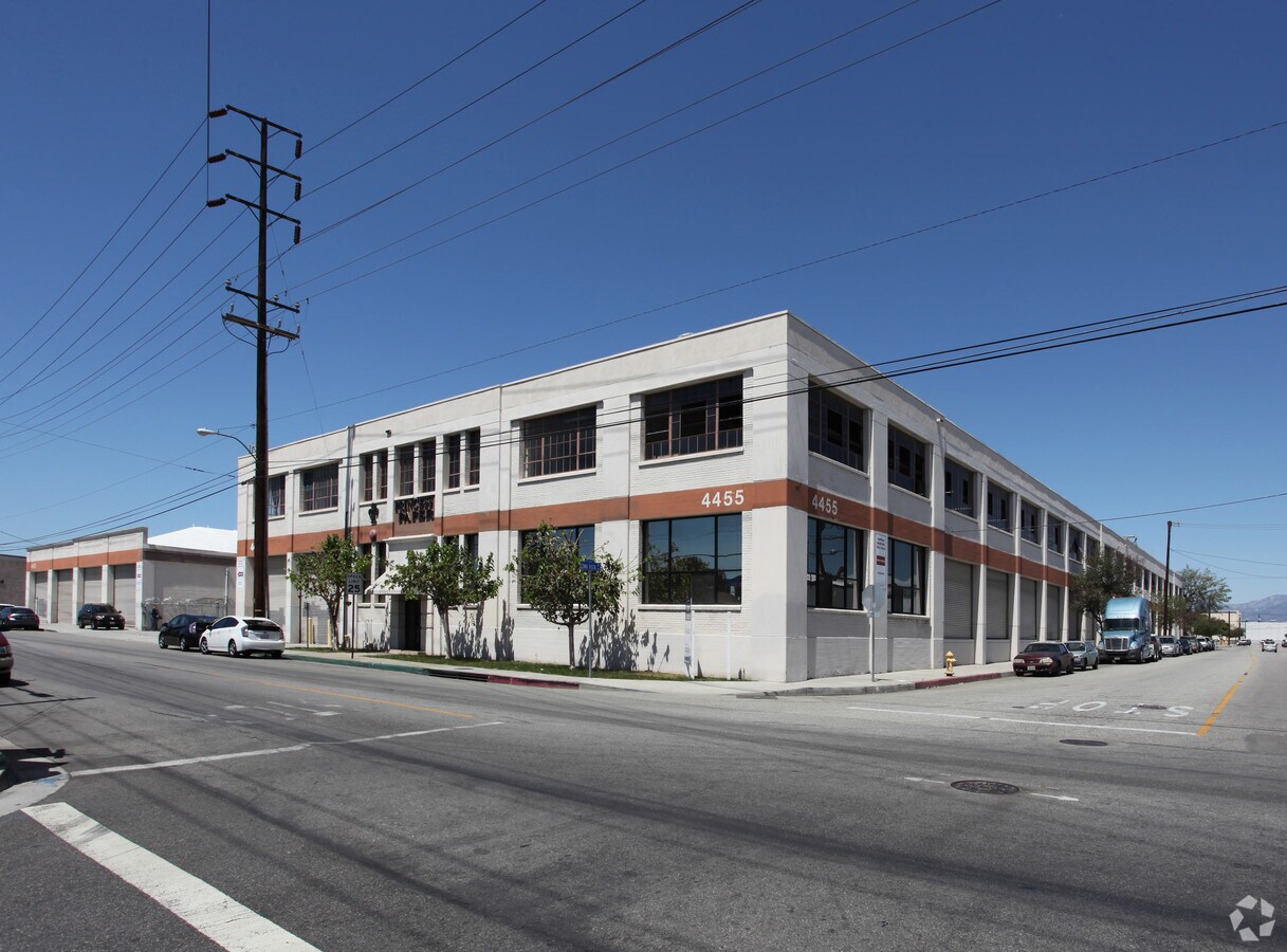 4455 Fruitland Ave, Vernon, CA 90058